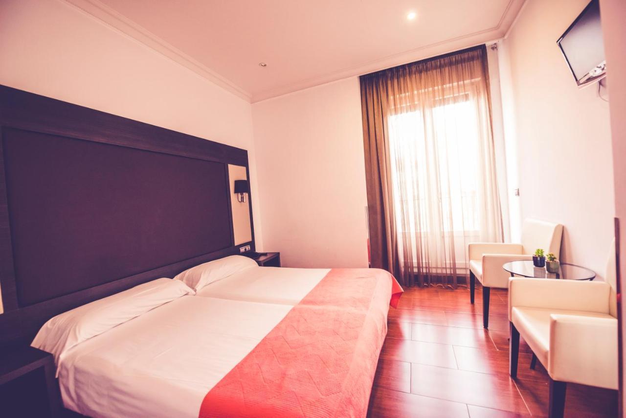 Hostal Sol Los Angeles Madrid Exterior foto